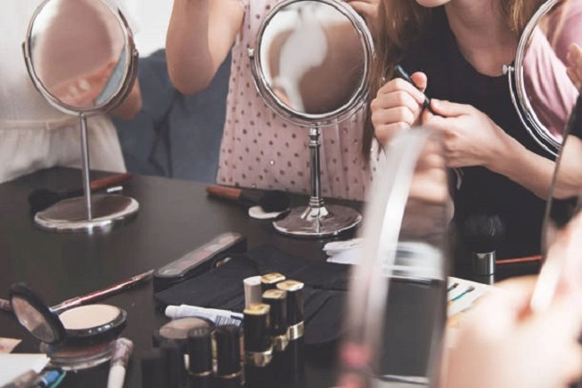 میکاپ ساده و‌ شیک برای مدرسه یا دانشگاه در چند دقیقه