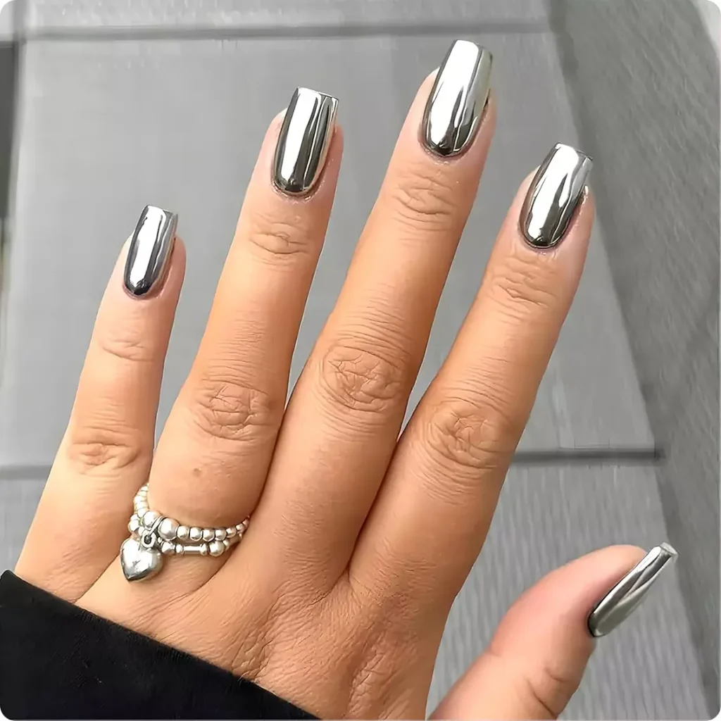 ناخن‌های کروم آیینه‌ای