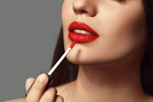 رژلب زدن حرفه ای بدون لب ریزی
